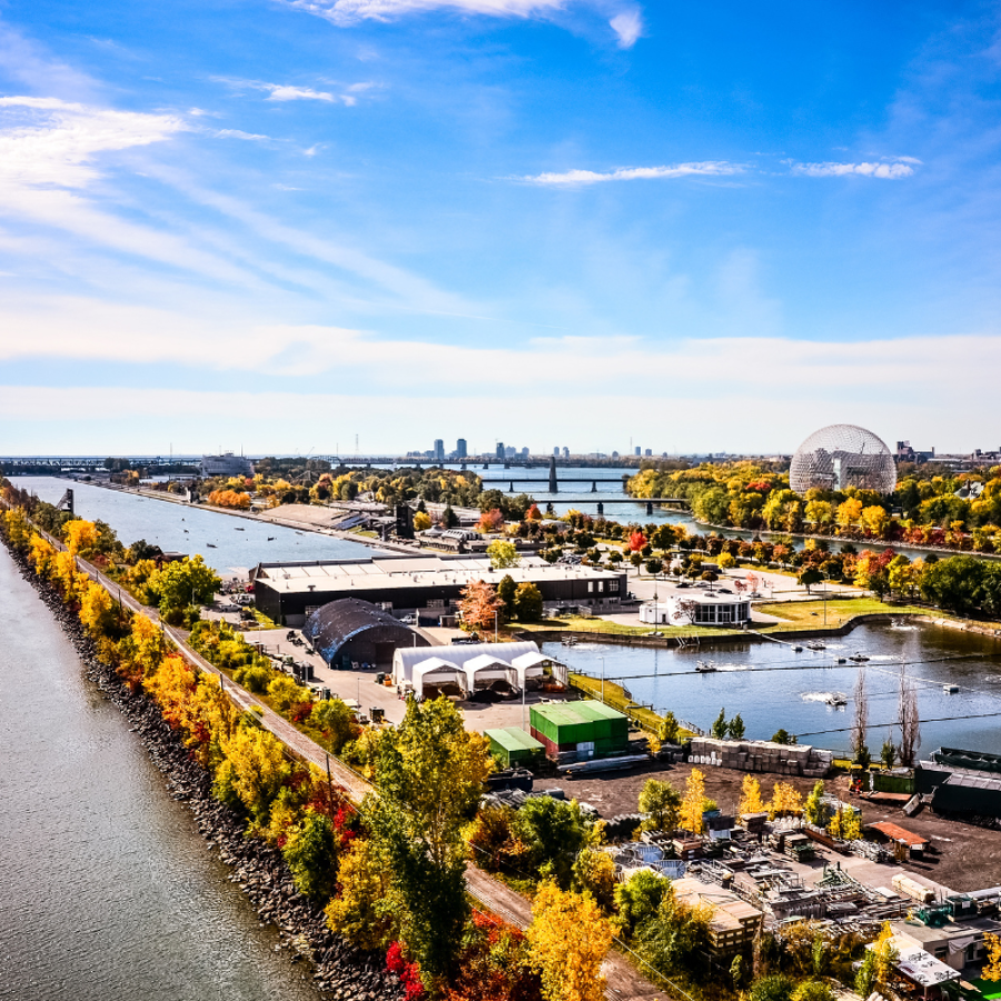 St. Lawrence River Cruise Departs (Québec City)